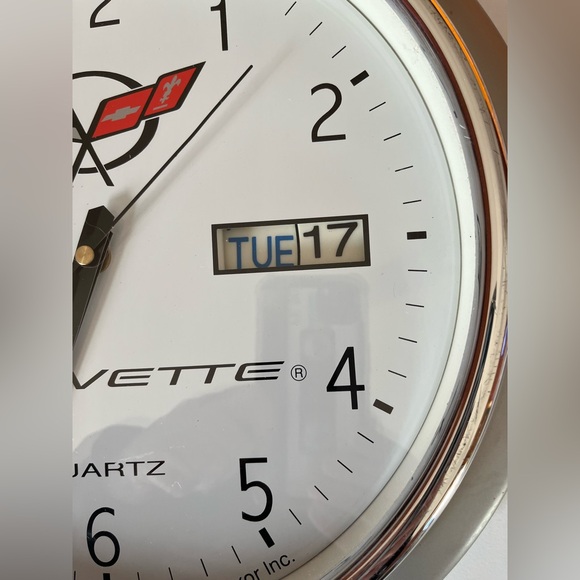 Rare Chevrolet Corvette Cars Quartz Wall Clock with Day/Date Silver Gray Black - Picture 2 of 9